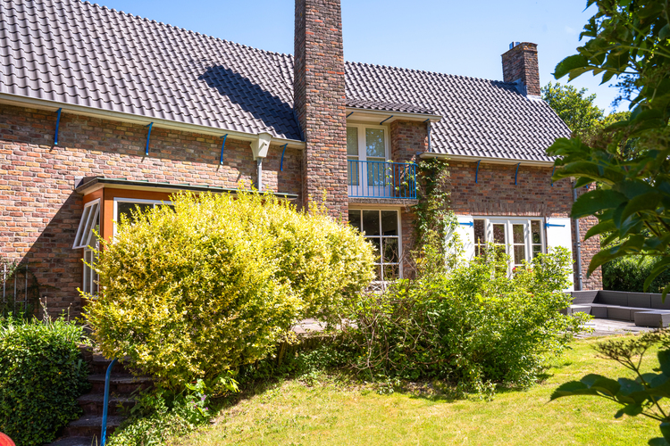 Voorzijde vrijstaande villa Bergen