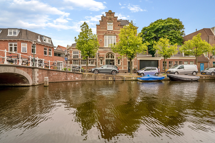 Voormalige school aan de Burgwal in Haarlem