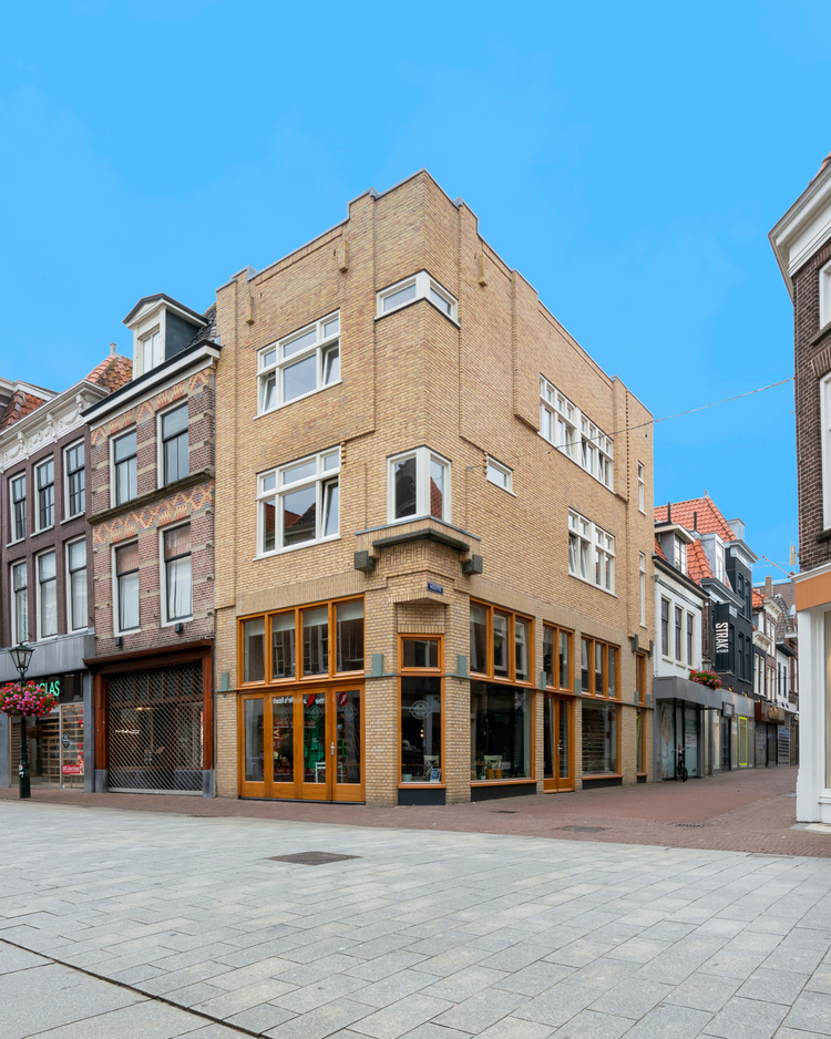 Alkmaar Langestraat gerenoveerde pui